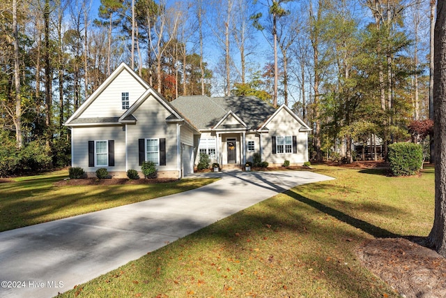 view of front facade with a front yard