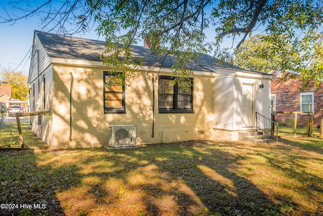 rear view of house featuring a yard