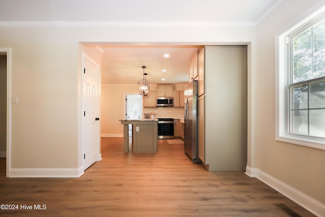 kitchen with a center island, stainless steel appliances, pendant lighting, decorative backsplash, and light wood-type flooring