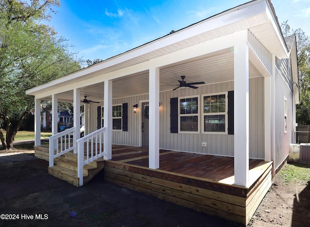 view of front of property with covered porch and ceiling fan