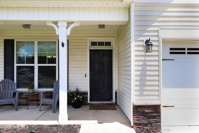 property entrance with covered porch