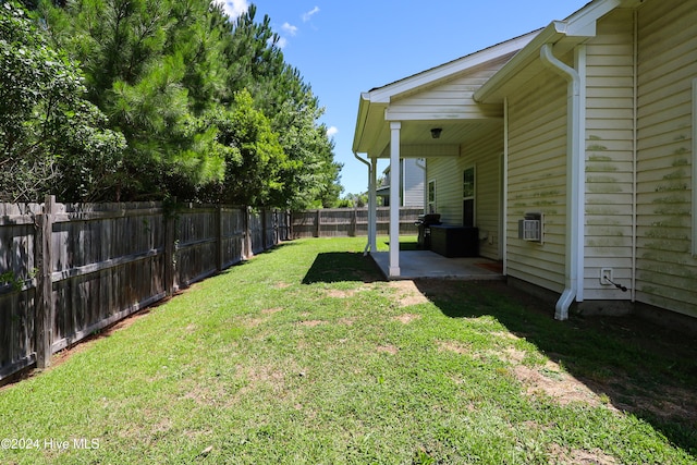 view of yard featuring a patio