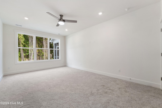 carpeted empty room featuring ceiling fan