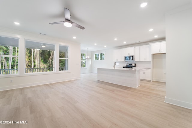 unfurnished living room featuring light wood-style flooring, recessed lighting, a ceiling fan, and baseboards