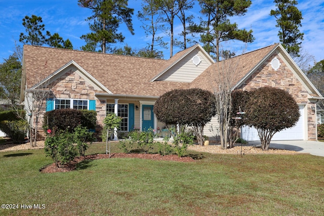 view of front of home featuring a front yard