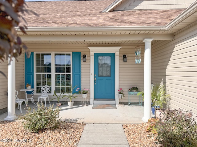 property entrance featuring a porch