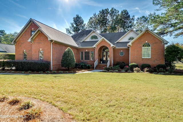 view of front of property with a front yard