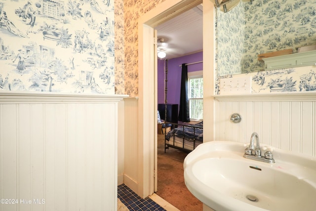 bathroom with ceiling fan and sink