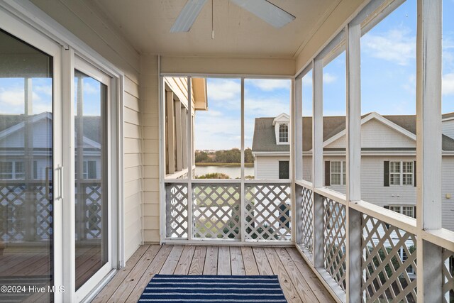 sunroom / solarium featuring ceiling fan