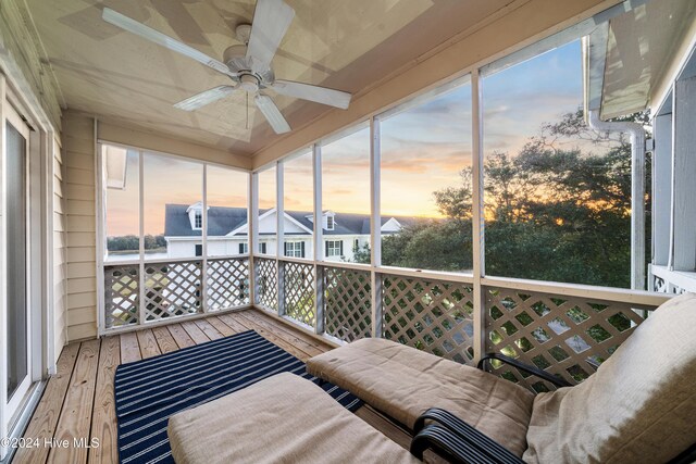 sunroom / solarium with ceiling fan