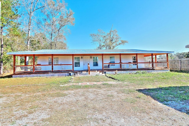 view of front of property with a front yard