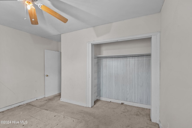 unfurnished bedroom with ceiling fan and a closet