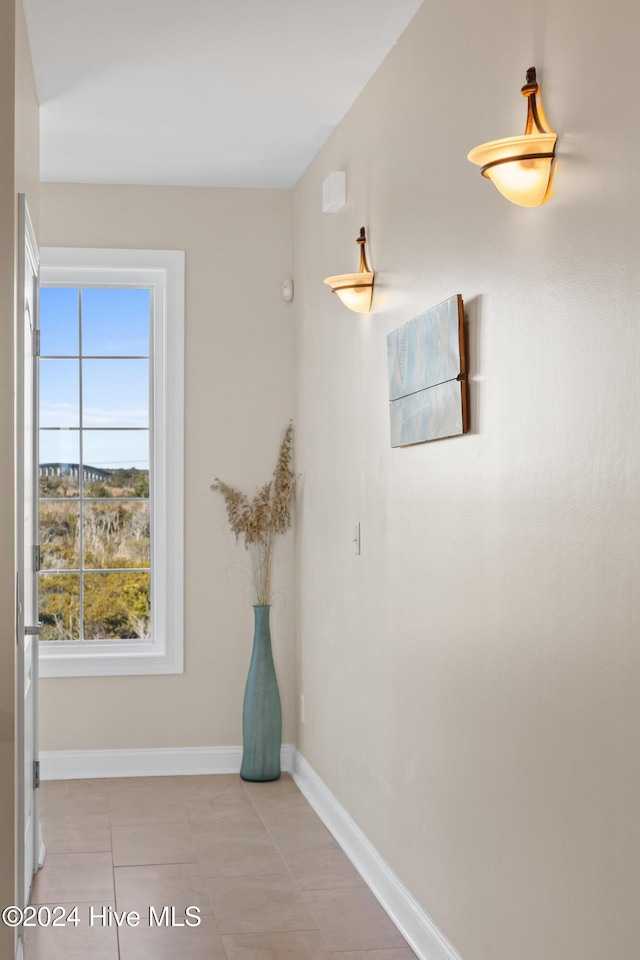 empty room featuring light tile patterned flooring