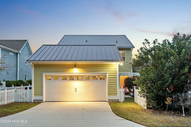 view of front facade featuring a garage