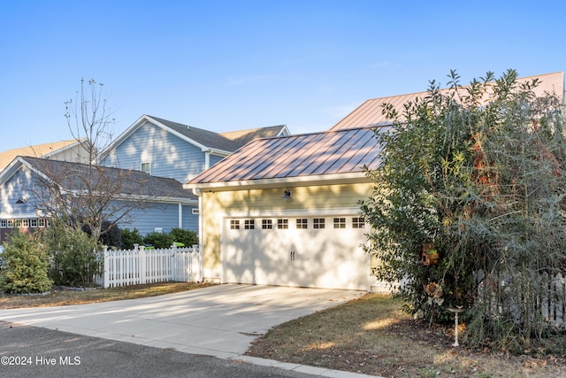 view of front of house featuring a garage