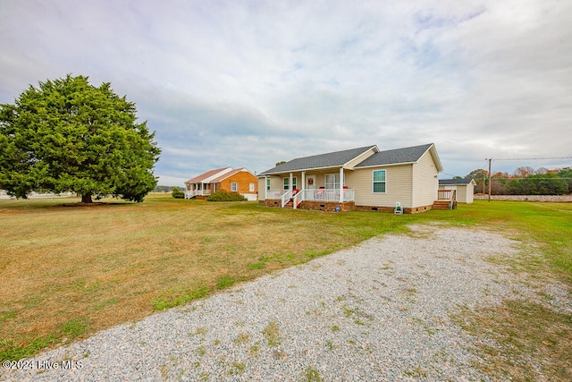 view of front of house featuring covered porch and a front yard