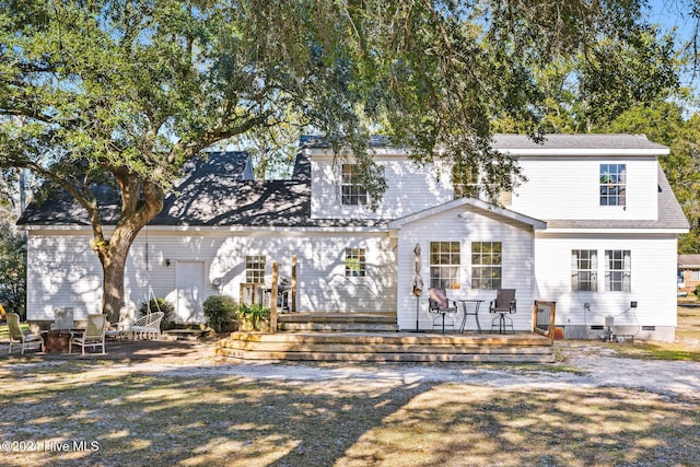 front facade featuring a front yard