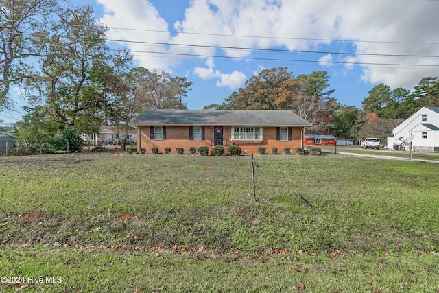 ranch-style house featuring a front lawn