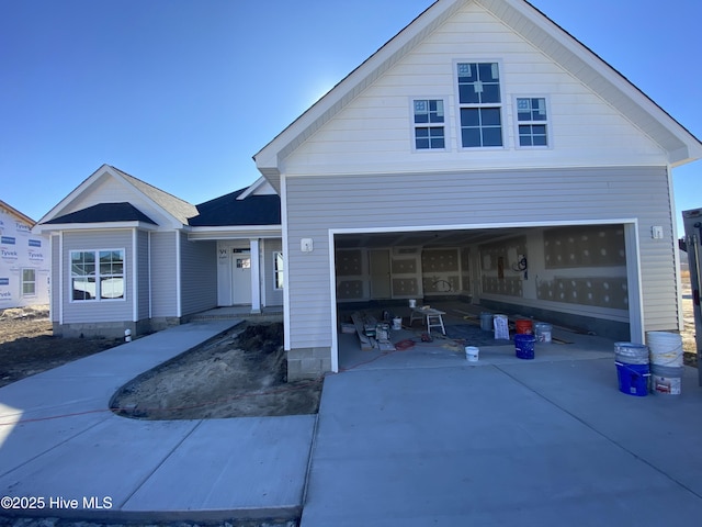 view of front facade featuring a garage