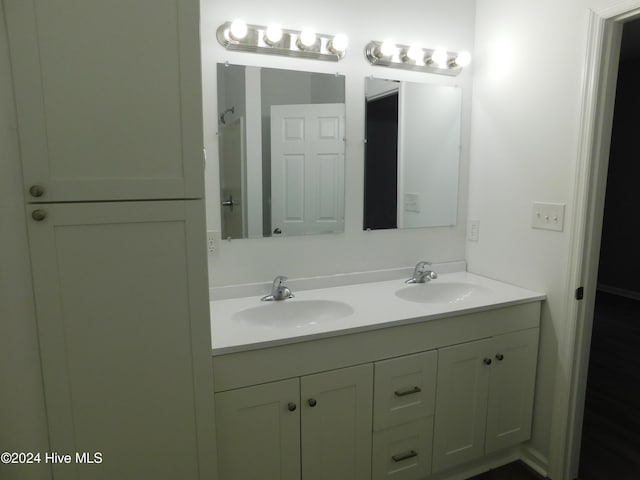 12521 Mckinnon Dr, Laurinburg, NC 28352 - full bath with double vanity