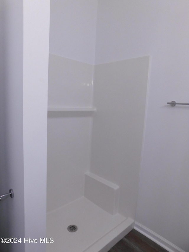 12521 Mckinnon Dr, Laurinburg, NC 28352 - bathroom with a shower stall