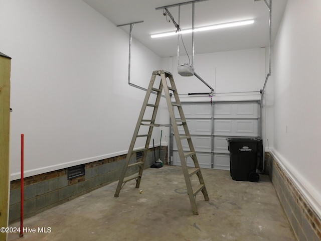 12521 Mckinnon Dr, Laurinburg, NC 28352 - view of garage