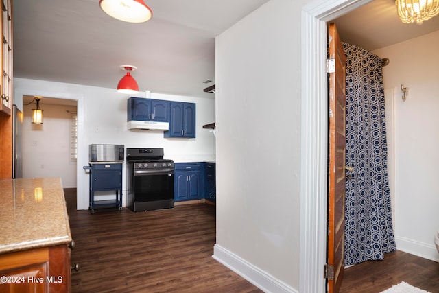 kitchen featuring range, dark wood-type flooring, and blue cabinets