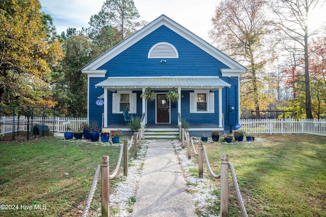 view of front of home featuring a front lawn