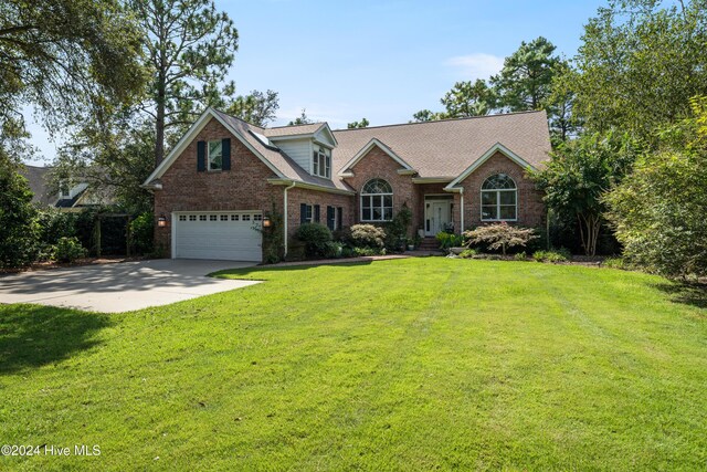 view of front facade with a front yard