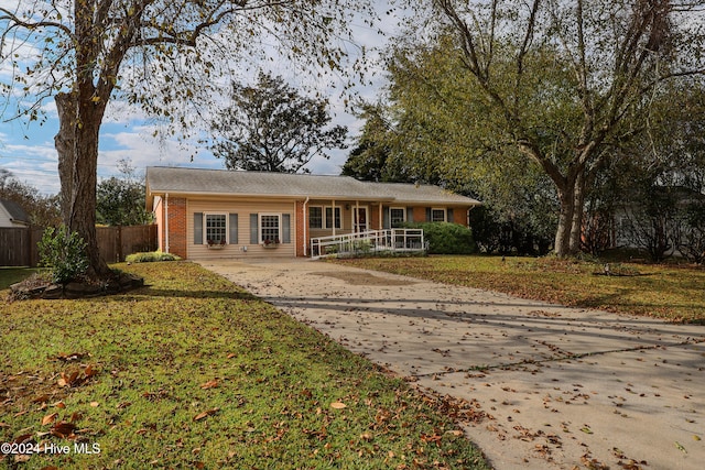 single story home with a front yard