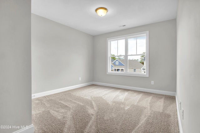 spare room with carpet flooring