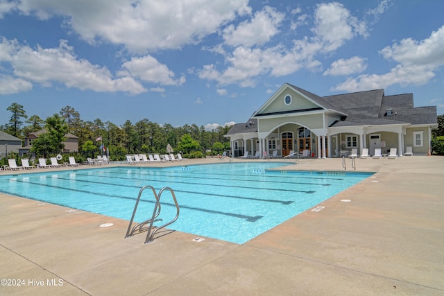 view of swimming pool featuring a patio