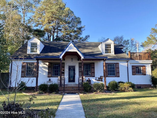 view of front of property with a front lawn