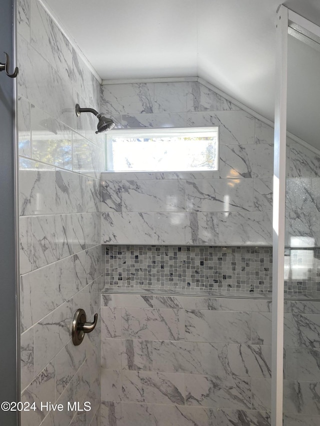 bathroom featuring tiled shower