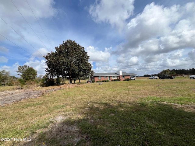 view of yard with a rural view