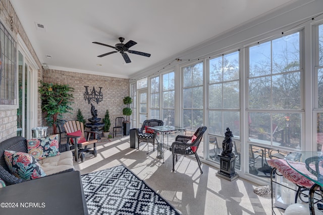 sunroom with ceiling fan