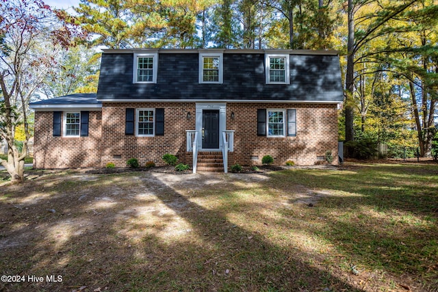 view of front facade with a front yard