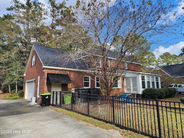 view of front facade featuring a garage