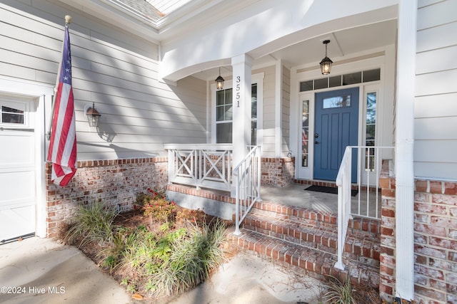 entrance to property featuring covered porch