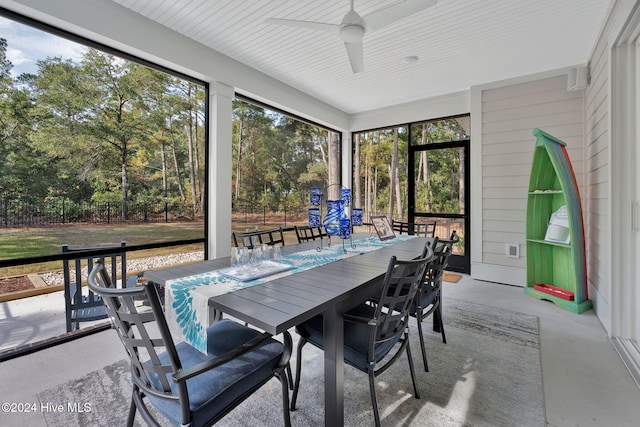 sunroom featuring ceiling fan