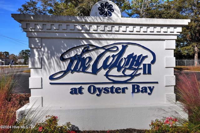 view of community / neighborhood sign