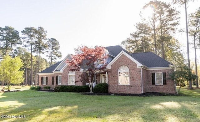 view of front facade with a front lawn