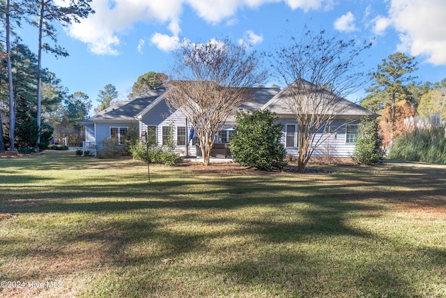 view of front of home with a front lawn