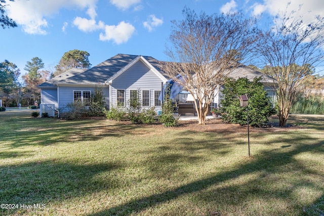 back of house featuring a yard