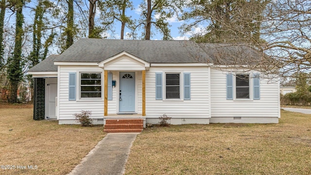 view of front facade featuring a front yard