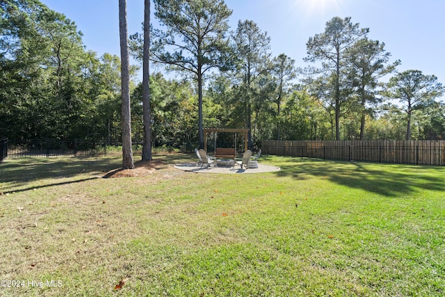 view of yard with a patio