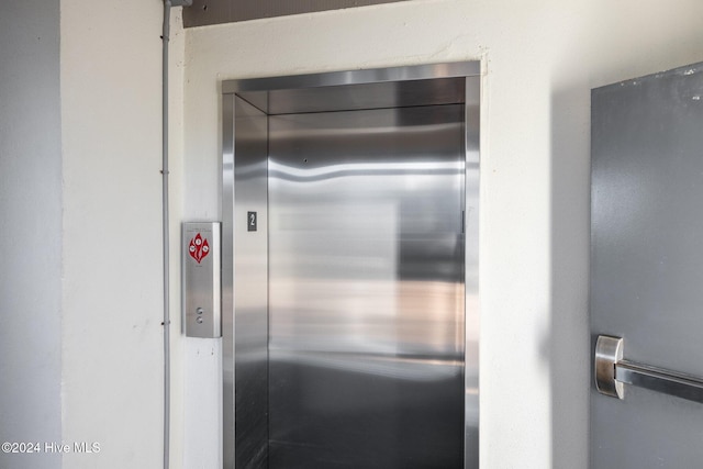 room details with elevator