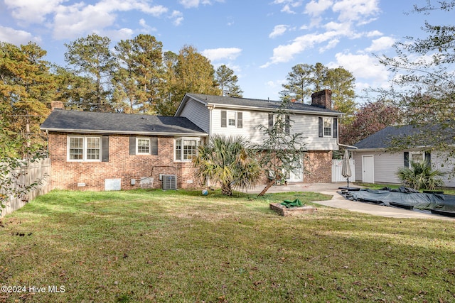 view of front of house featuring central air condition unit and a front yard