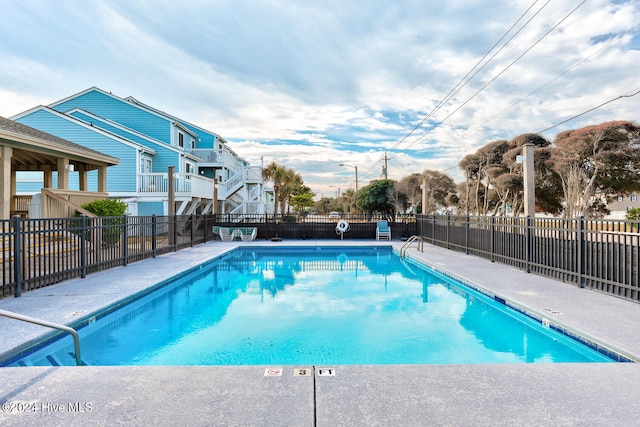 view of swimming pool