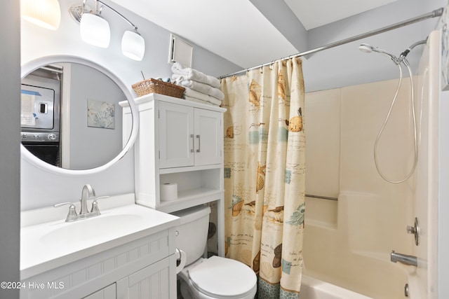 full bathroom featuring vanity, toilet, shower / bathtub combination with curtain, and stacked washer and clothes dryer